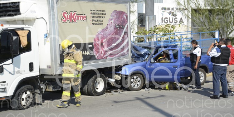 Aparatoso accidente en Eje Metropolitano deja a un hombre gravemente herido