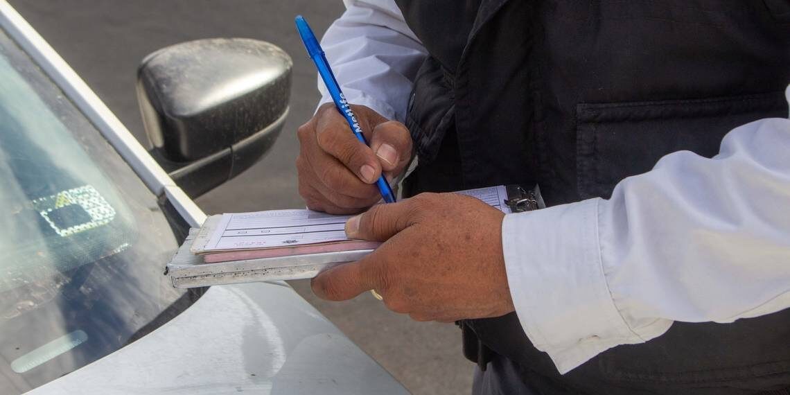 Conductor golpea a policía vial de León cuando intentaba aplicarle una infracción