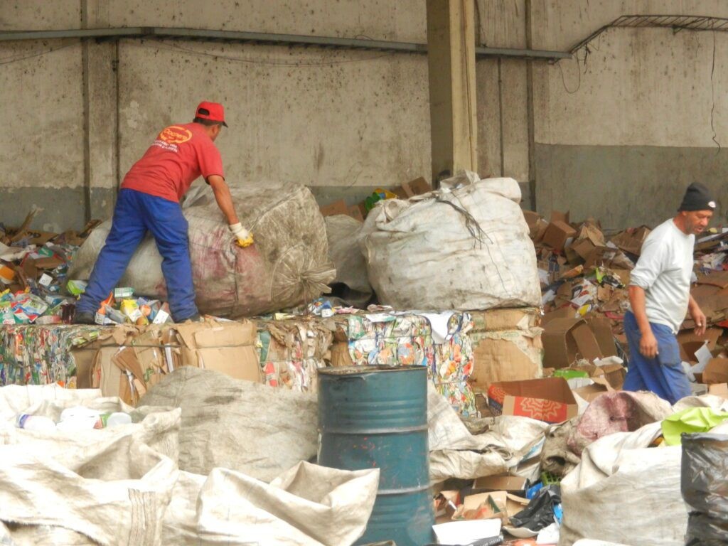 Clausuran centros de acopio y recicladoras en León por no cumplir normas
