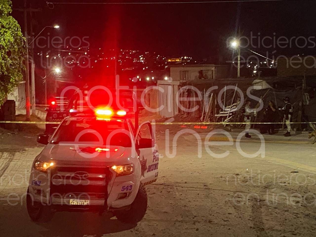 Policías de León hallan dos cuerpos encintados en Lomas de la Paz