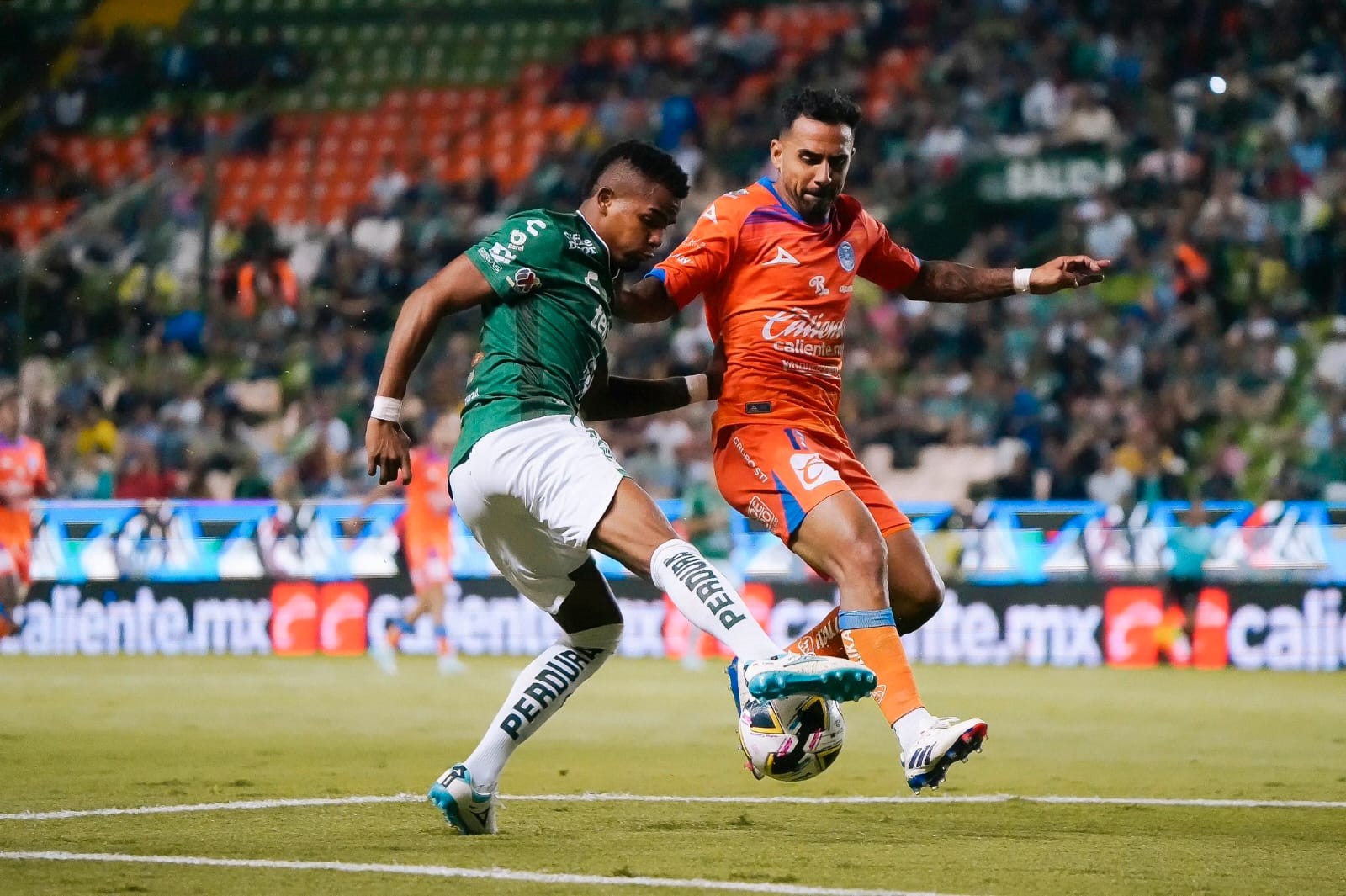 León falla dos penales y deja escapar la victoria ante Mazatlán