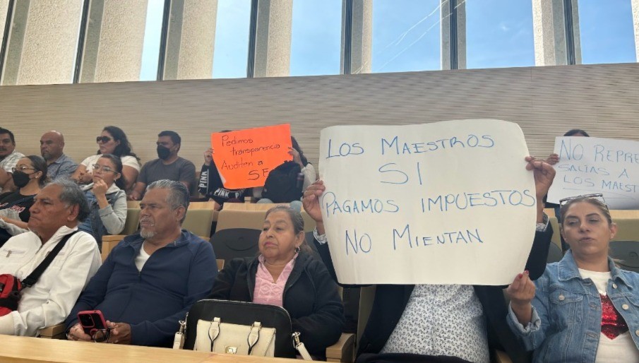 Docentes de la Sección 45 presentan exhorto ante Congreso para auditoría Federal