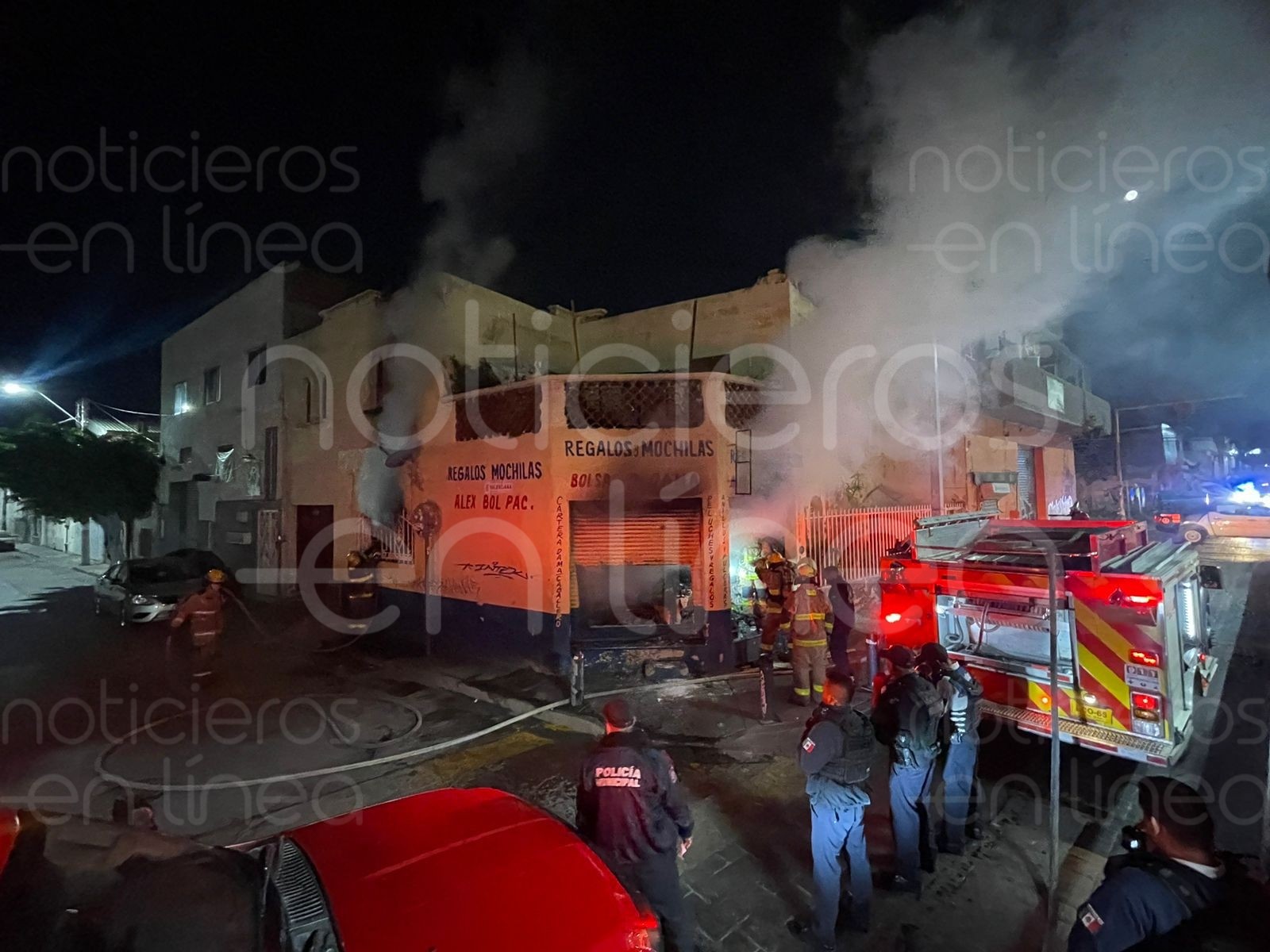Muere hombre tras incendio al interior de un local en la colonia Industrial