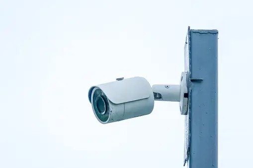Cámaras privadas en espacio público ponen en riesgo a la ciudadanía: Lona