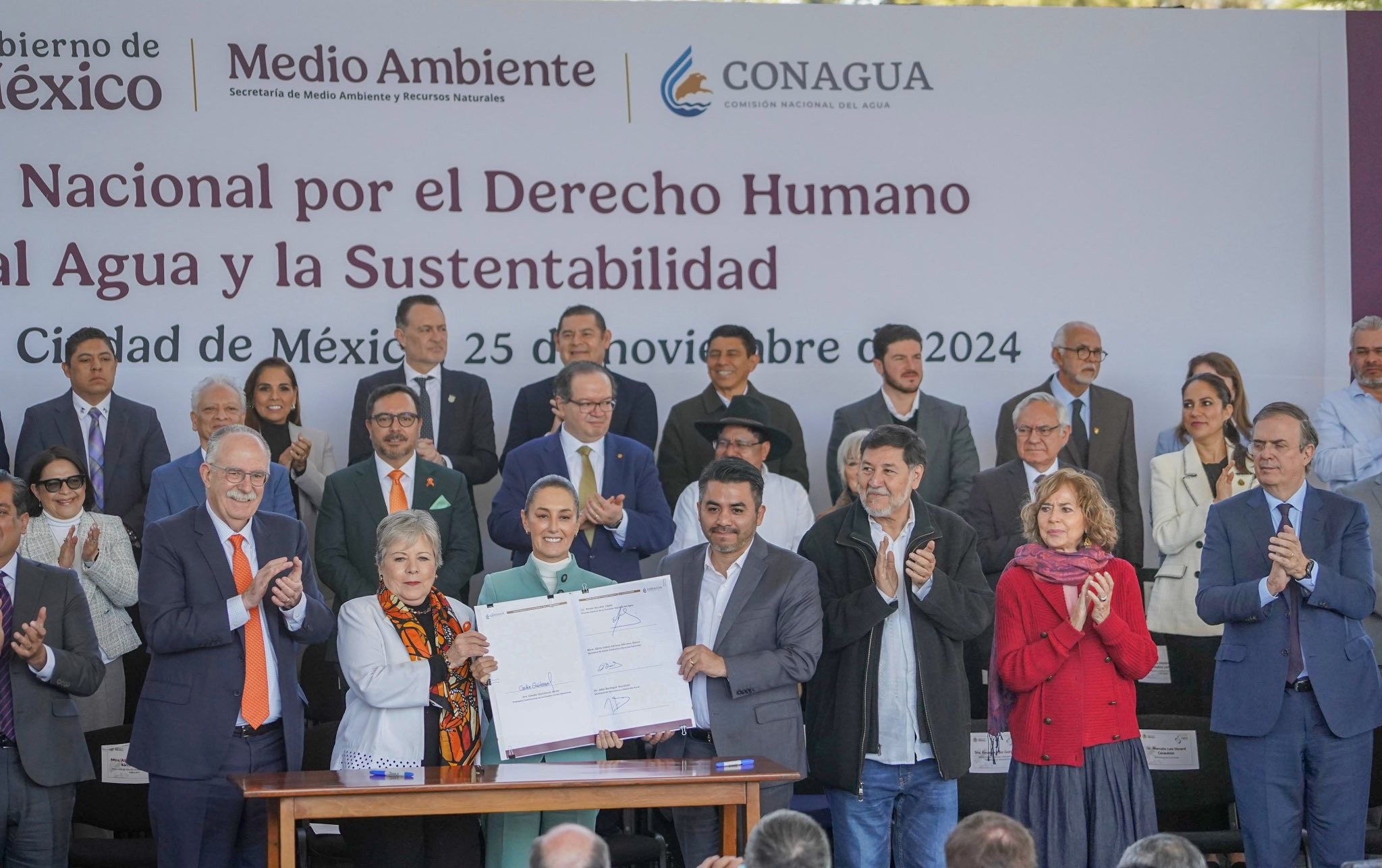 Firman Acuerdo Nacional por el Derecho Humano al Agua y la Sustentabilidad