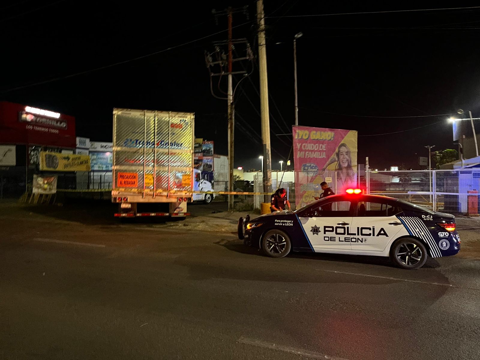 Muere conductor de tráiler a unos metros de llegar a su destino en León