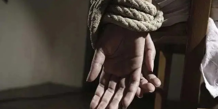 ¡Secuestradas y obligadas a trabajar! Denuncian abuso contra promotoras del Estado