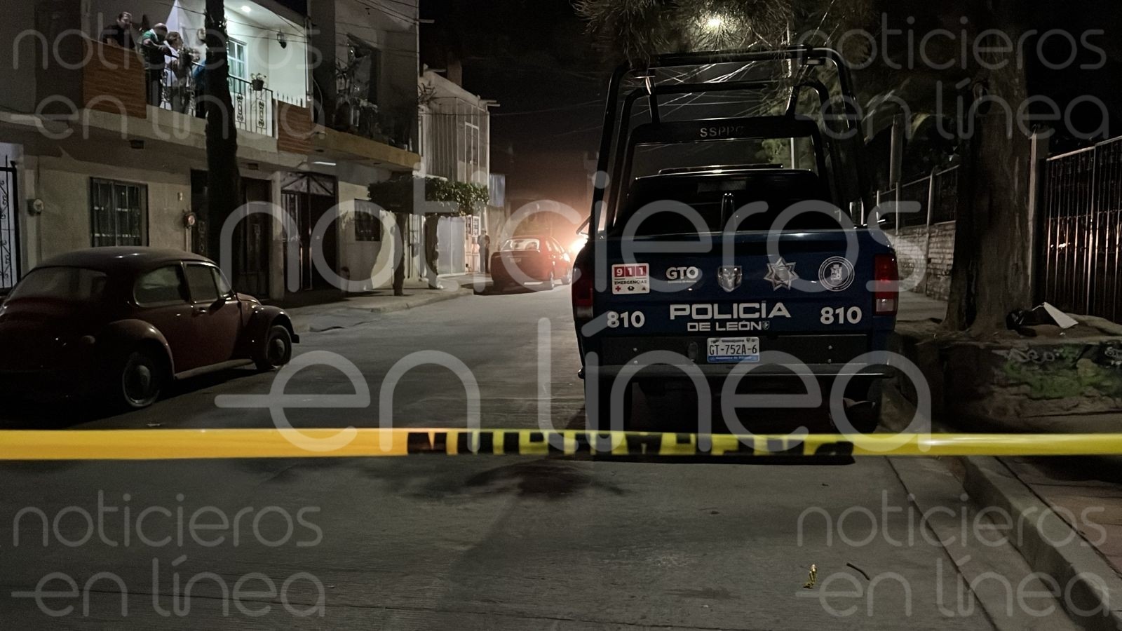 Balean a un adulto y un menor de edad mientras vendían gelatinas en León II