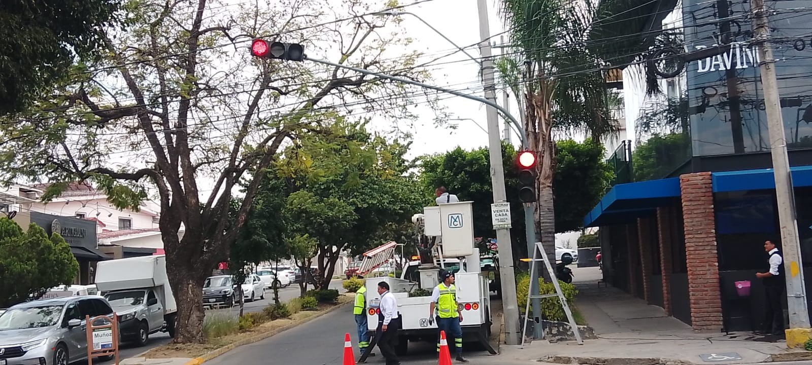 ¿Cuándo operarán los nuevos semáforos en Las Torres y avenida León?