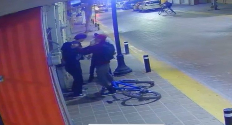 (VIDEO) Vecinos frustran asalto a jóvenes en la Zona Centro de León