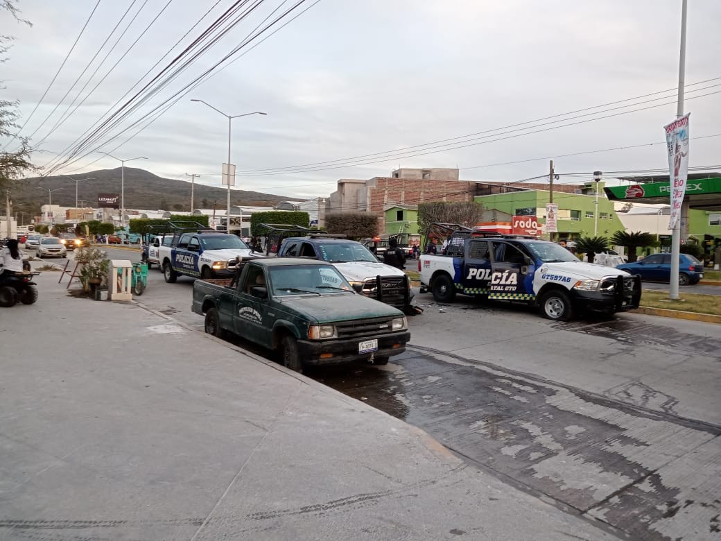 Ejecutan a cuatro policías estatales y hay dos heridos