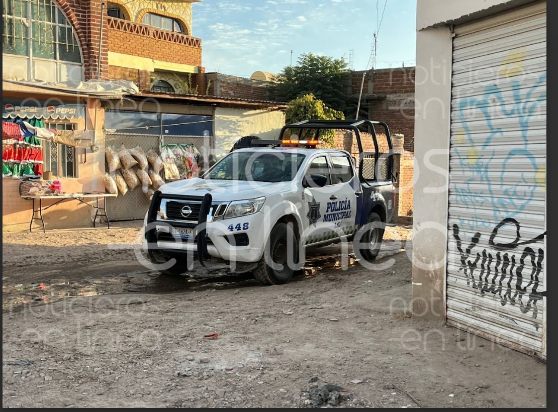 Sobrevive a balazo en la cadera y pide ayuda en vivienda
