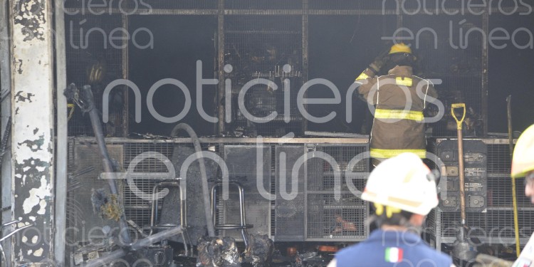 Trabajadores escapan ilesos de incendio devastador en ferretería