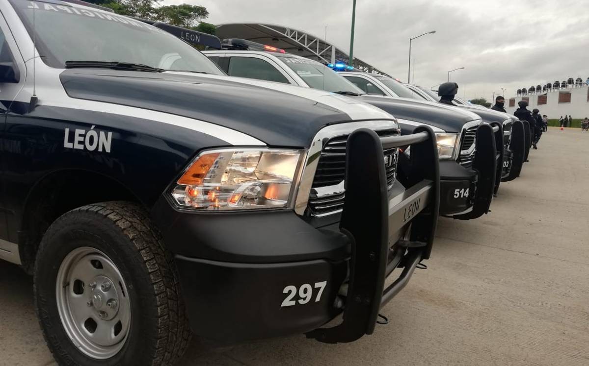 Servidor público usa vehículo de la Policía de León para fines personales