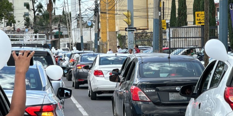 Señala líder de taxistas fines políticos tras ‘grupos de choque’ de transporte ejecutivo