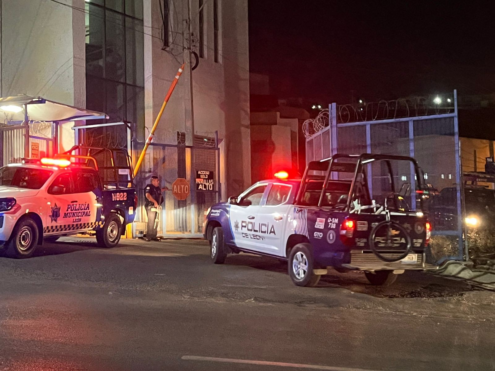 Alerta por explosivo: Hallan granada en delegación de policía en León