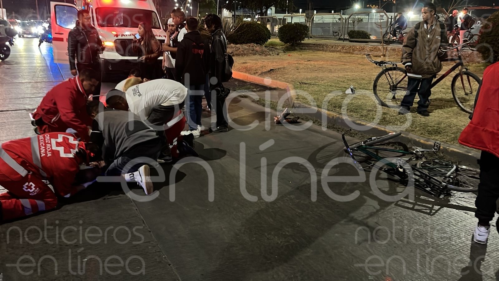 Taxista atropella a un ciclista y huye en León; está grave