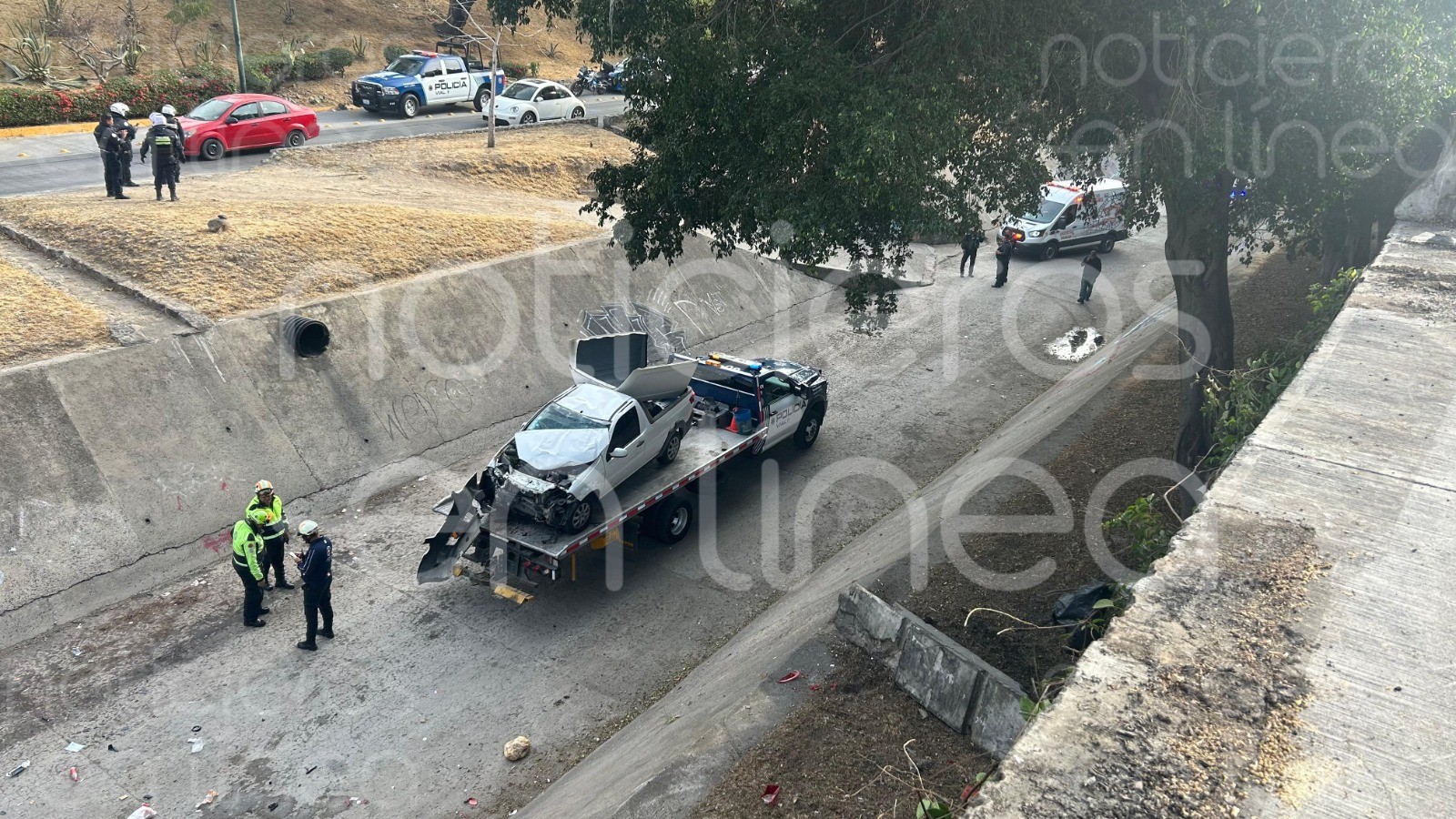 Caos en el Malecón: choque, volcadura y una vivienda dañada