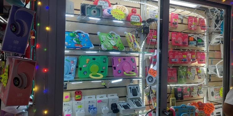 Los Reyes Magos se actualizan: Tabletas y patines eléctricos, lo más pedido este año