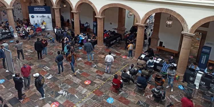 León se vuelve 'generoso' en 2025: aumentan aguinaldo y salario a servidores públicos