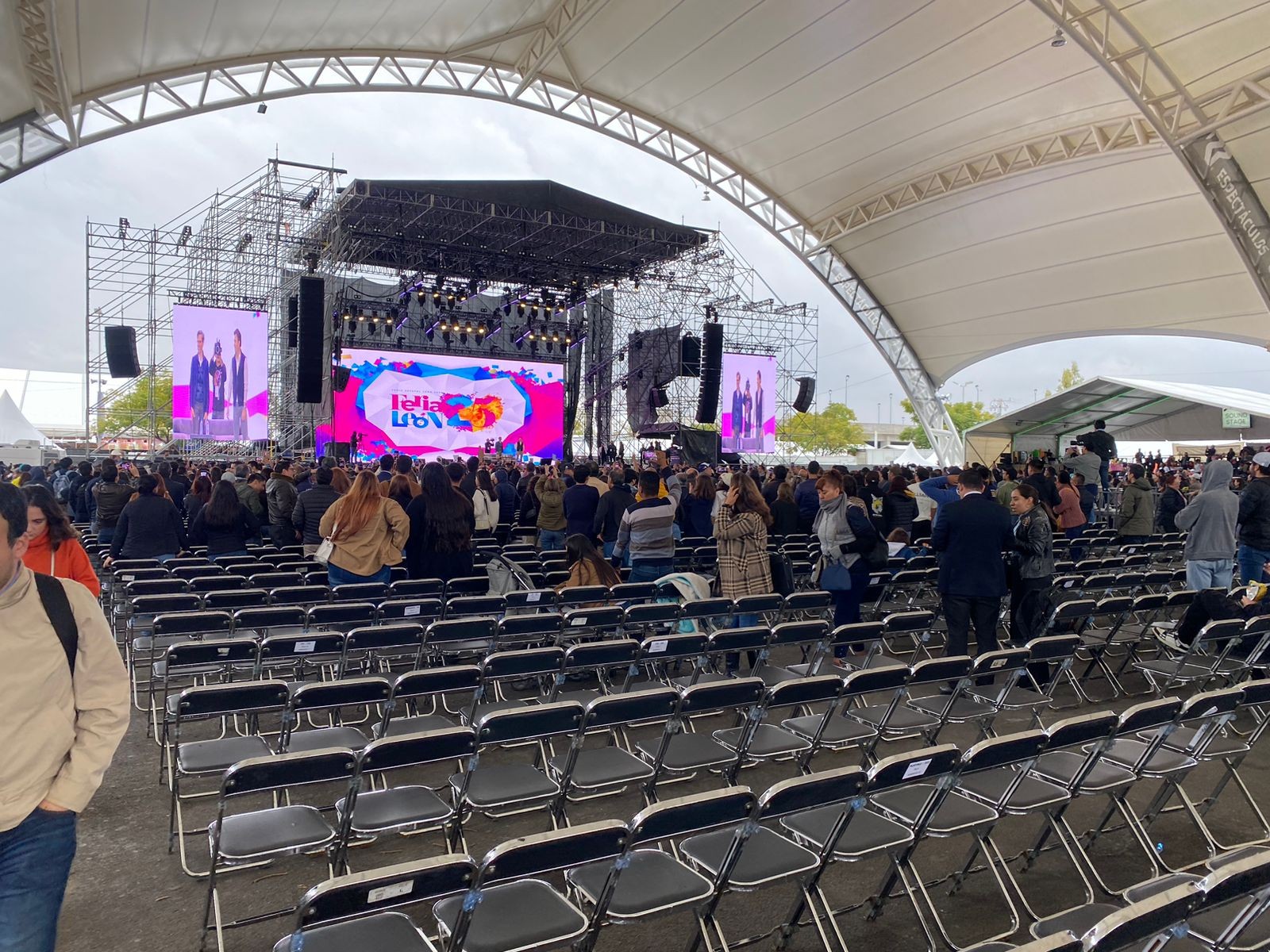 Se agotan boletos de 'Checo' Pérez, pero hubo lugares vacíos en la Feria de León 2025