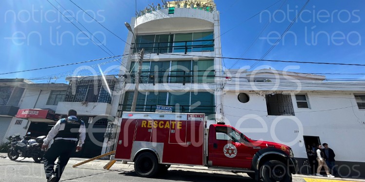Hombre de 75 años muere tras caerle elevador en edificio de León