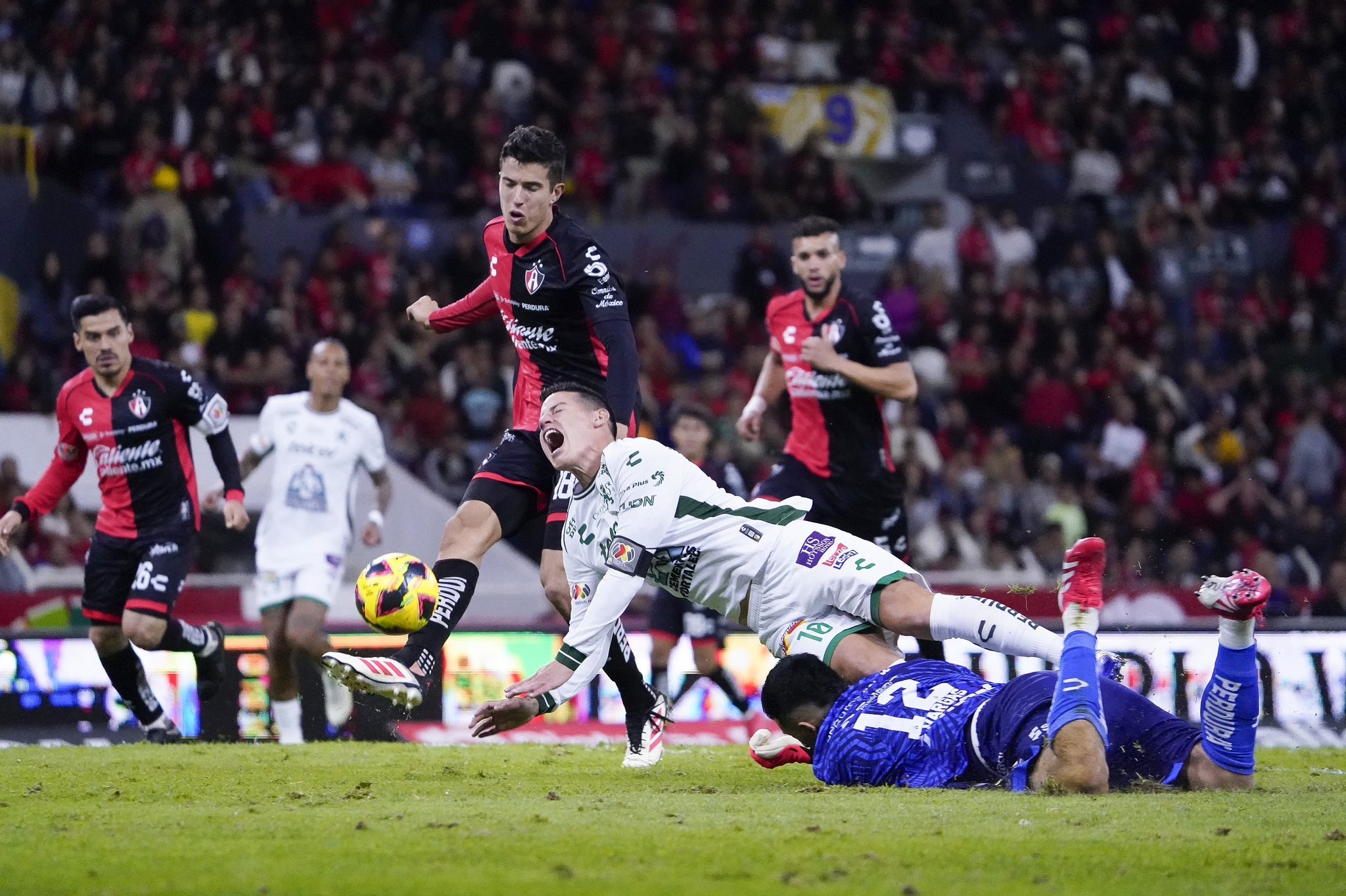 Ruge La Fiera en su debut