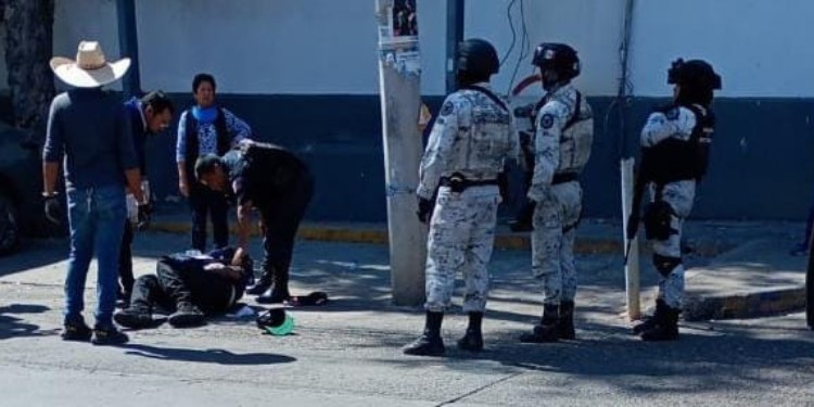 ¿Justicia por su propia mano? Leoneses capturan y golpean a asaltantes en pleno robo