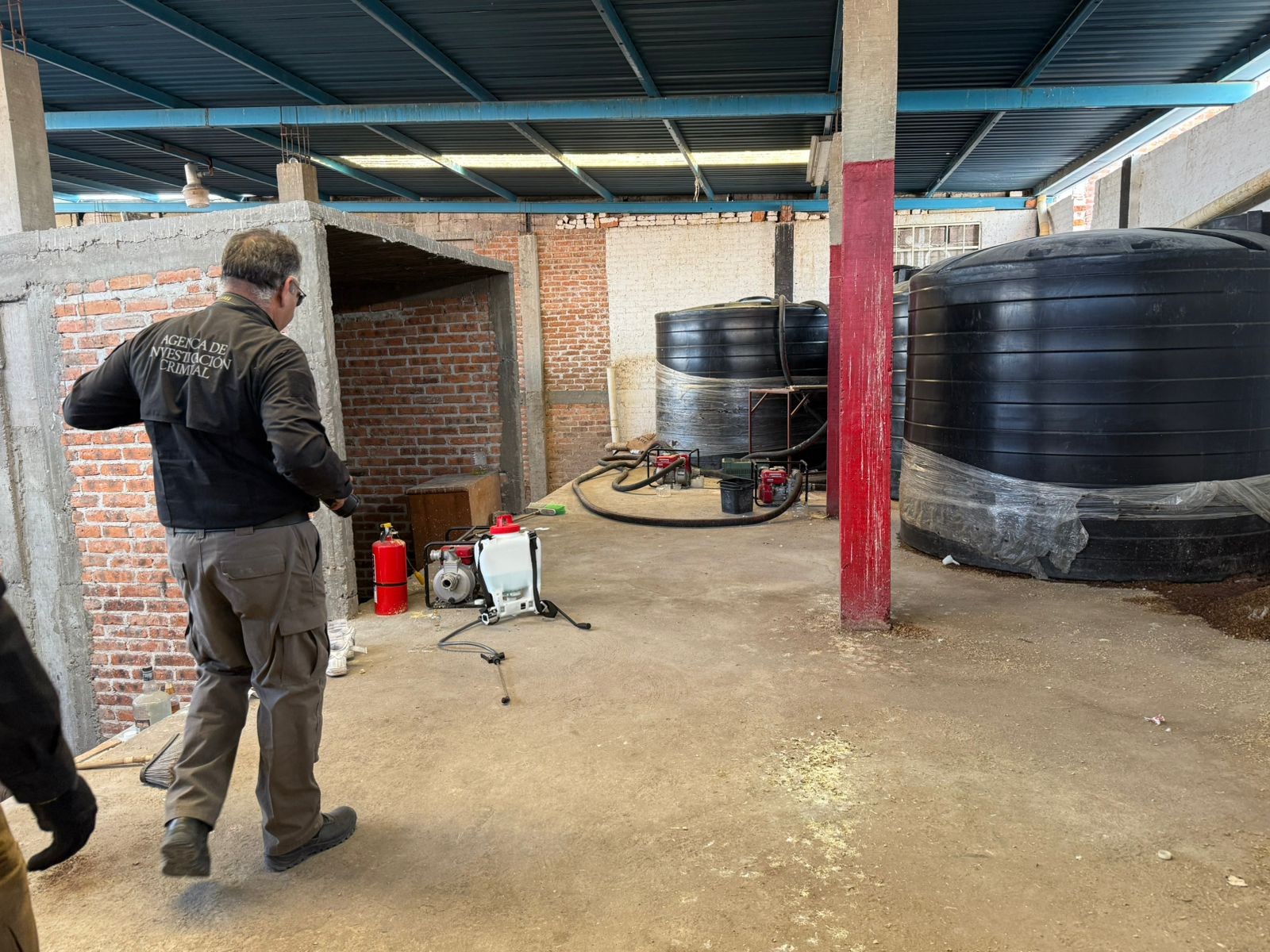 Localizan bodega clandestina en Guanajuato; escondían 28 mil litros de huachicol
