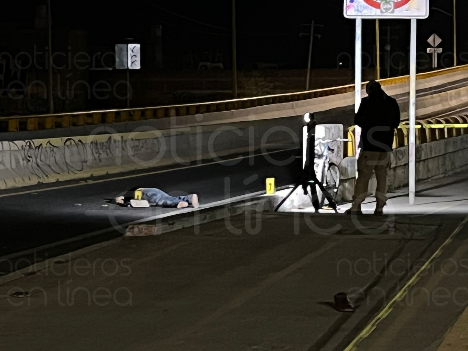 Muere ciclista en León; conductor huye tras atropellarlo