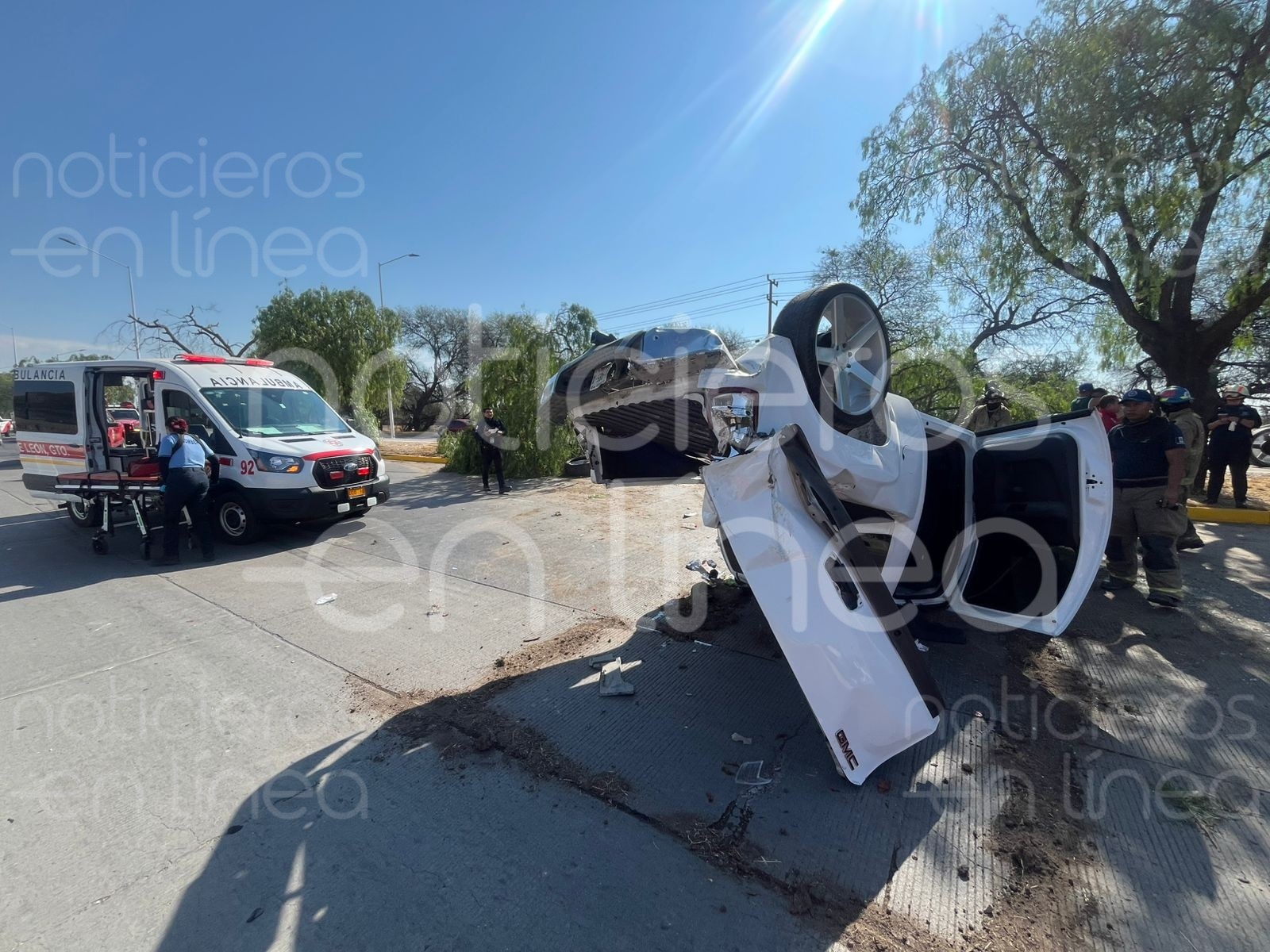 Mueren tres menores y una adolescente; salieron proyectados de una camioneta