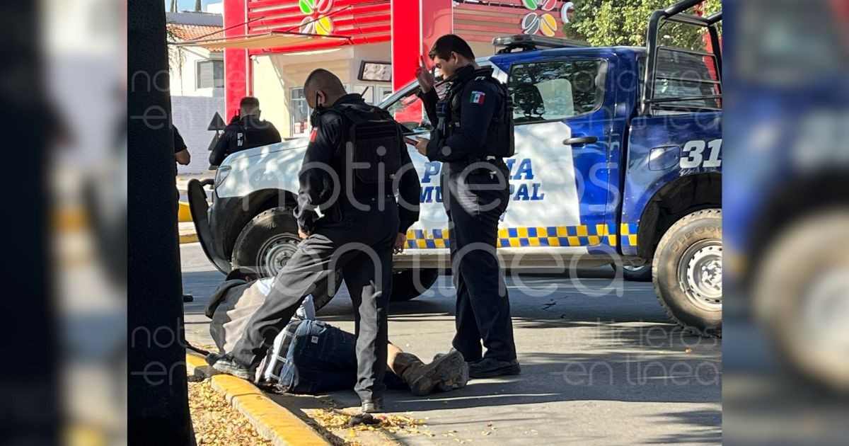 Motociclista termina en el hospital por intentar evitar una infracción