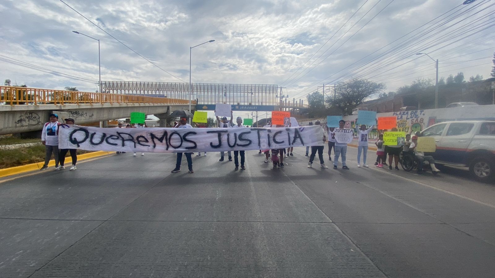 Exigen justicia por los menores fallecidos en el Ecobulevar León-San Francisco
