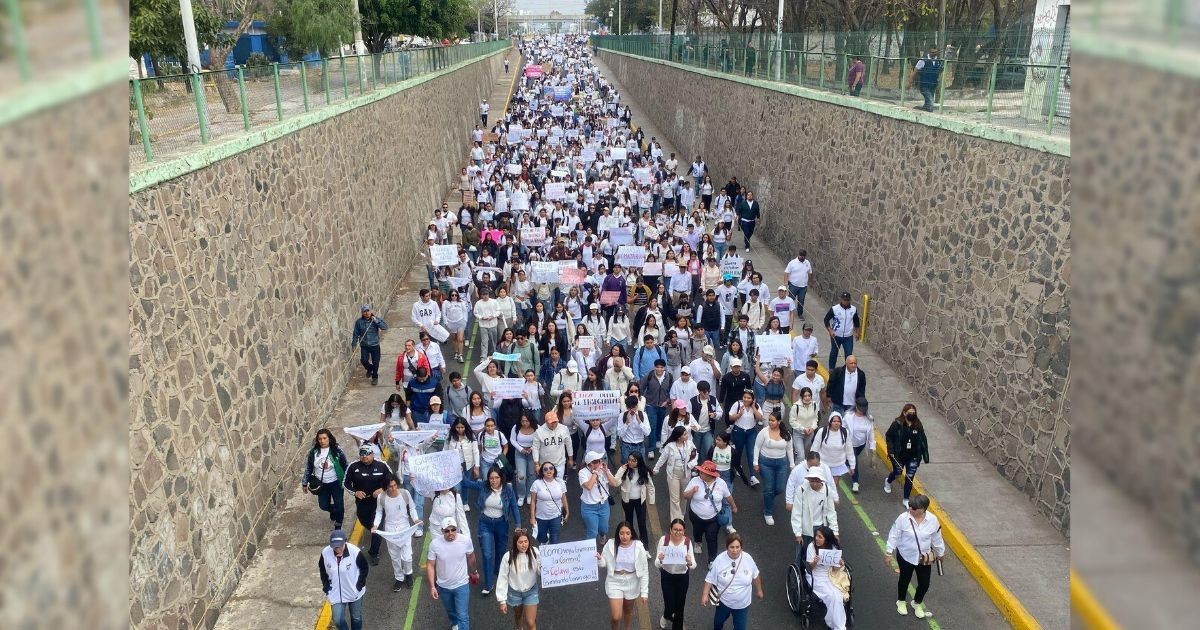 Estudiantes salen a las calles para exigir justicia por compañero asesinado en Celaya