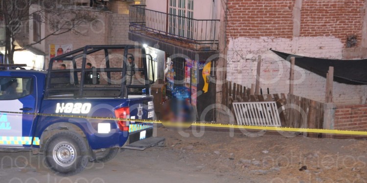 Mujer es asesinada a balazos mientras jugaba en tragamonedas en León