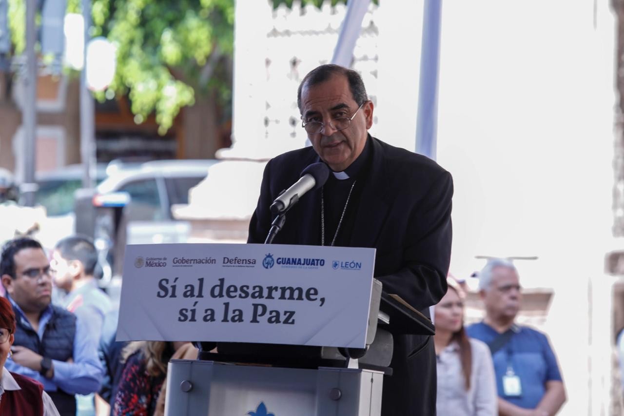 Llama arzobispo de León a ser una sociedad constructora de paz