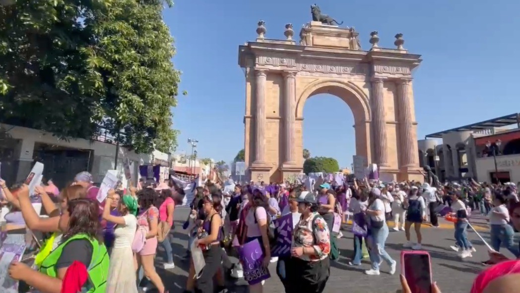 Retumba el grito de las mujeres en León; cerca de 10 mil marcharon el 8M