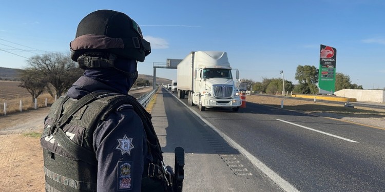 Aseguran en carreteras de Guanajuato 227 mil litros de ‘huachicol’