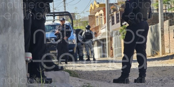 Hombre y mujer atacan a balazos a motociclista en León
