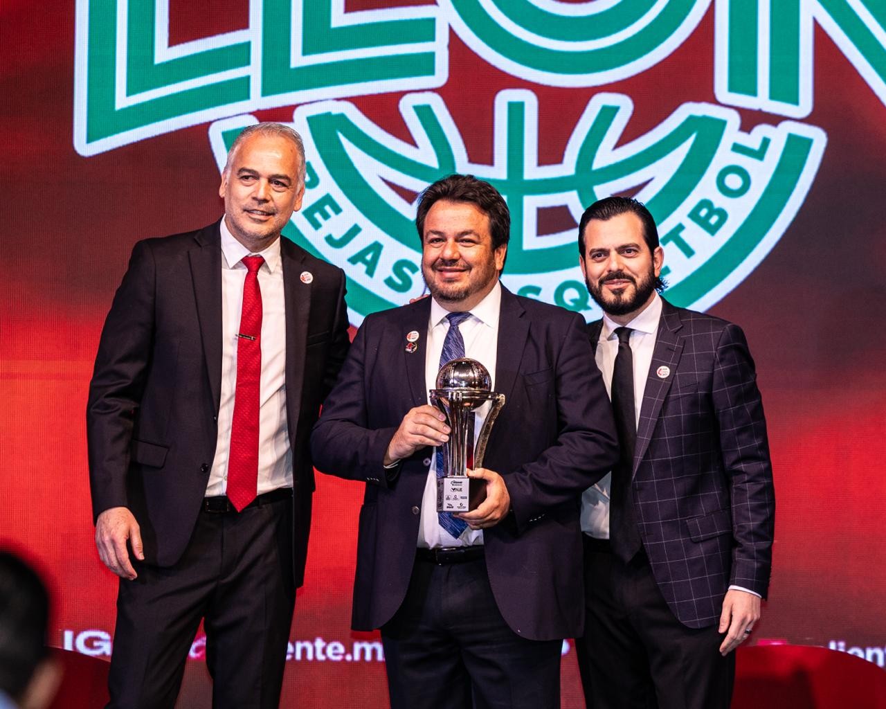 Reconocen a Abejas de León por su legado y tradición en el baloncesto mexicano