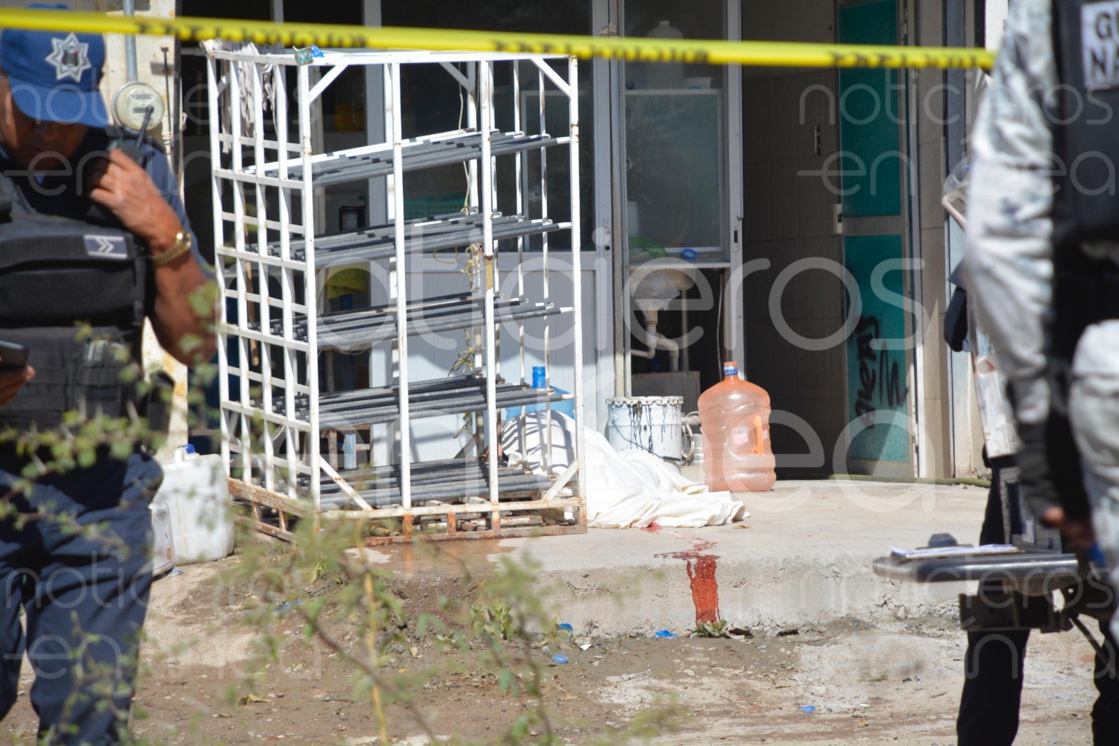 Le disparan a mujer en León; corre para pedir ayuda, pero muere en la banqueta