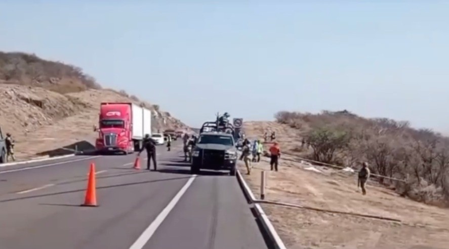 Mueren seis estudiantes de la Universidad de Guanajuato tras volcadura en carretera