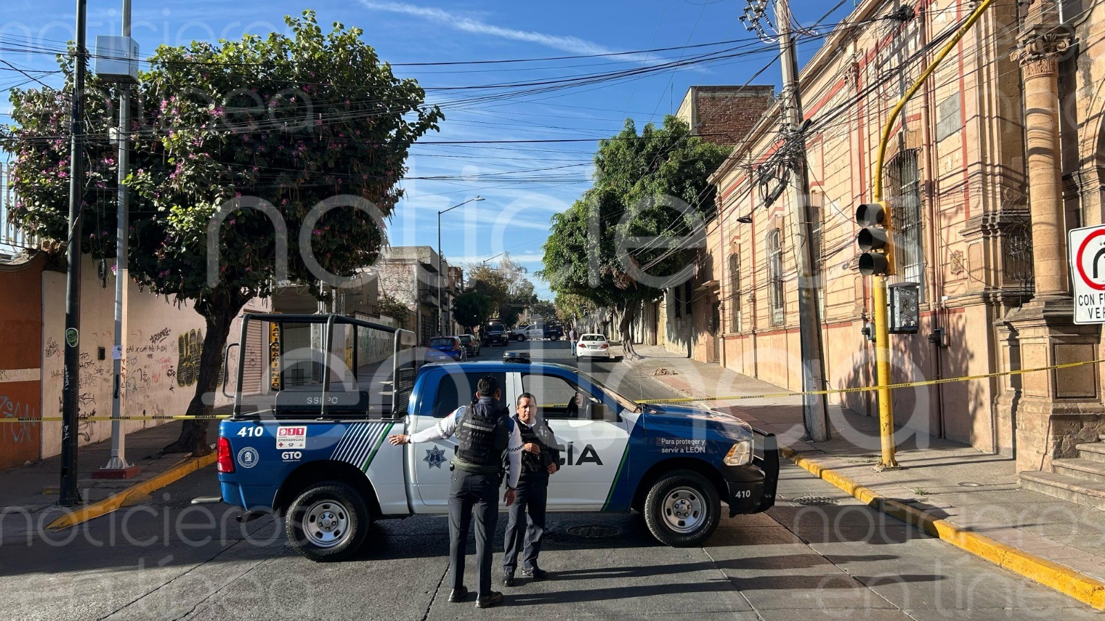 Escuchan balazos y hallan a dos hombres tirados cerca del Santuario de Guadalupe