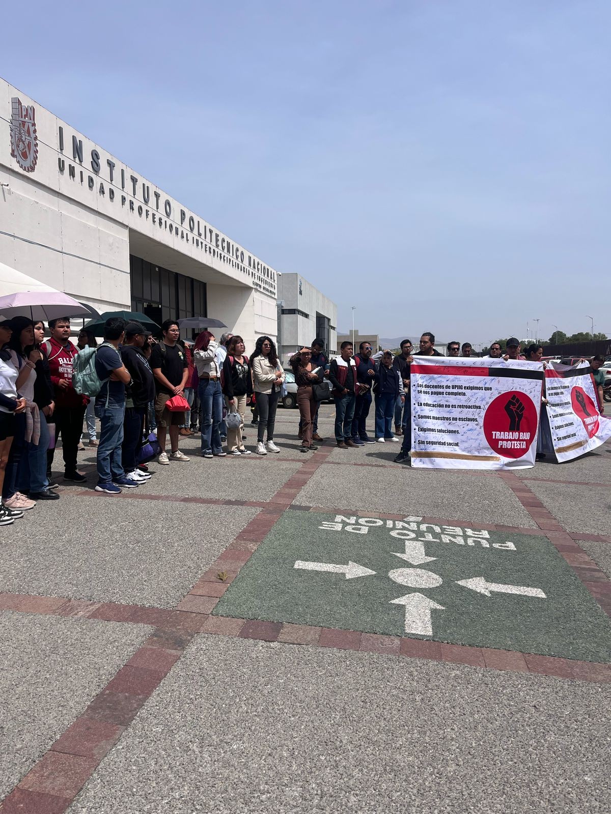 Docentes de ingenierías del IPN se manifiestan por falta de estabilidad laboral
