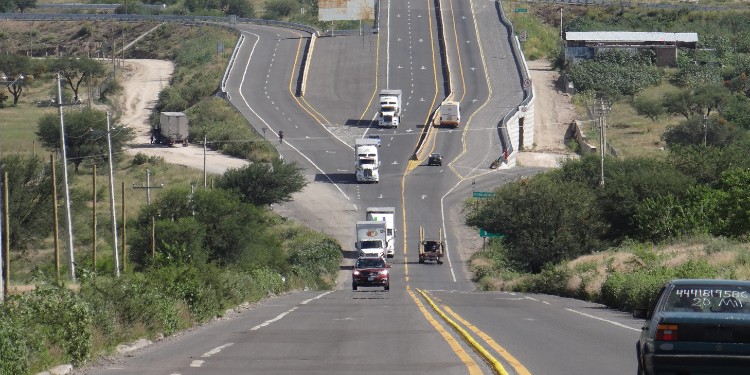 Proponen concesionar la carretera Silao-San Felipe para mejorar vialidad y seguridad