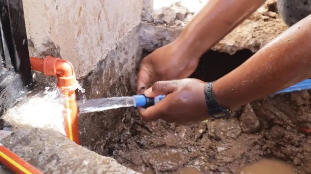 Detectan 14 mil tomas clandestinas de agua en Guanajuato