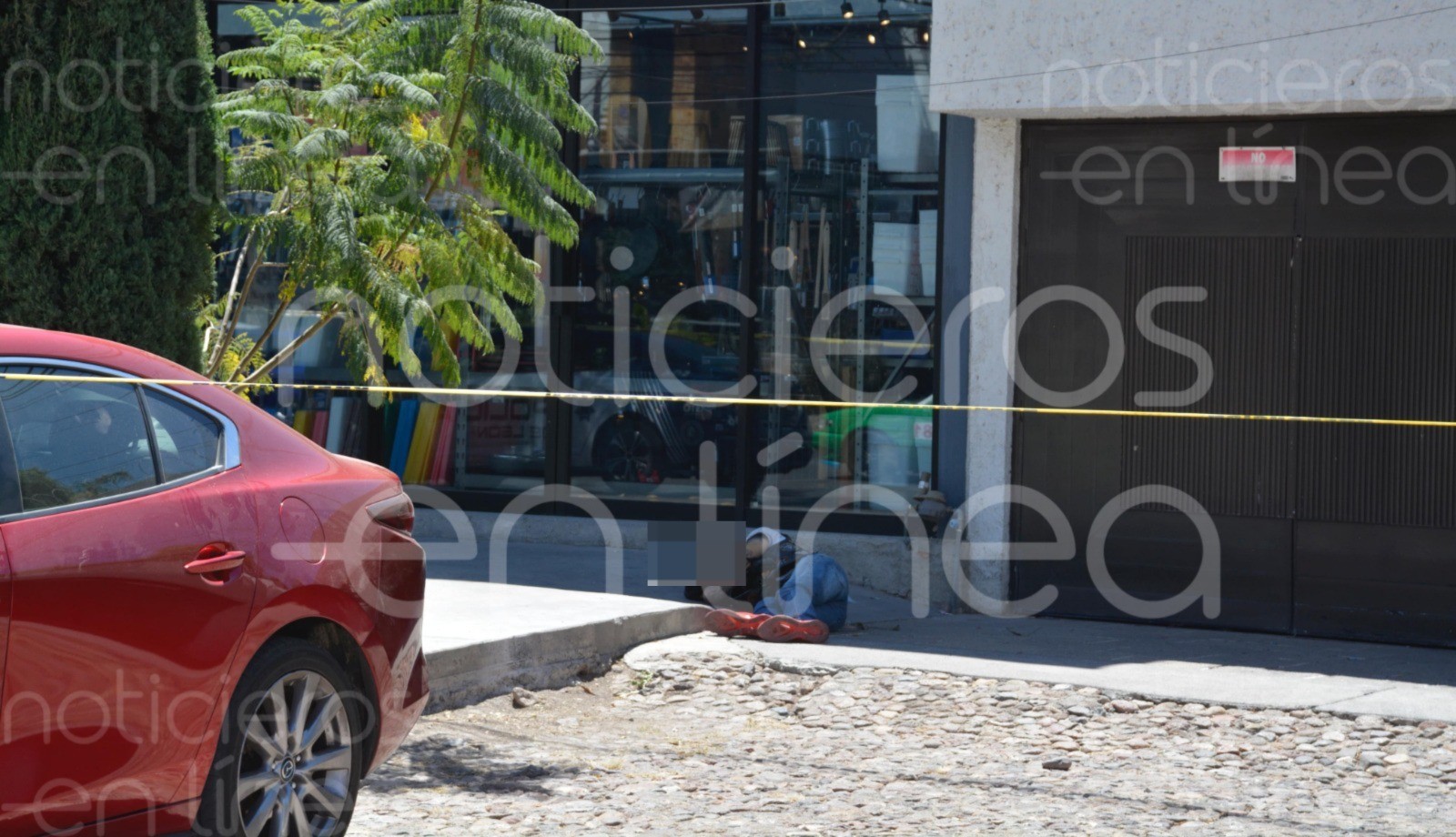 Lo atacan a balazos y huyen con un maletín en la 'zona dorada' de León