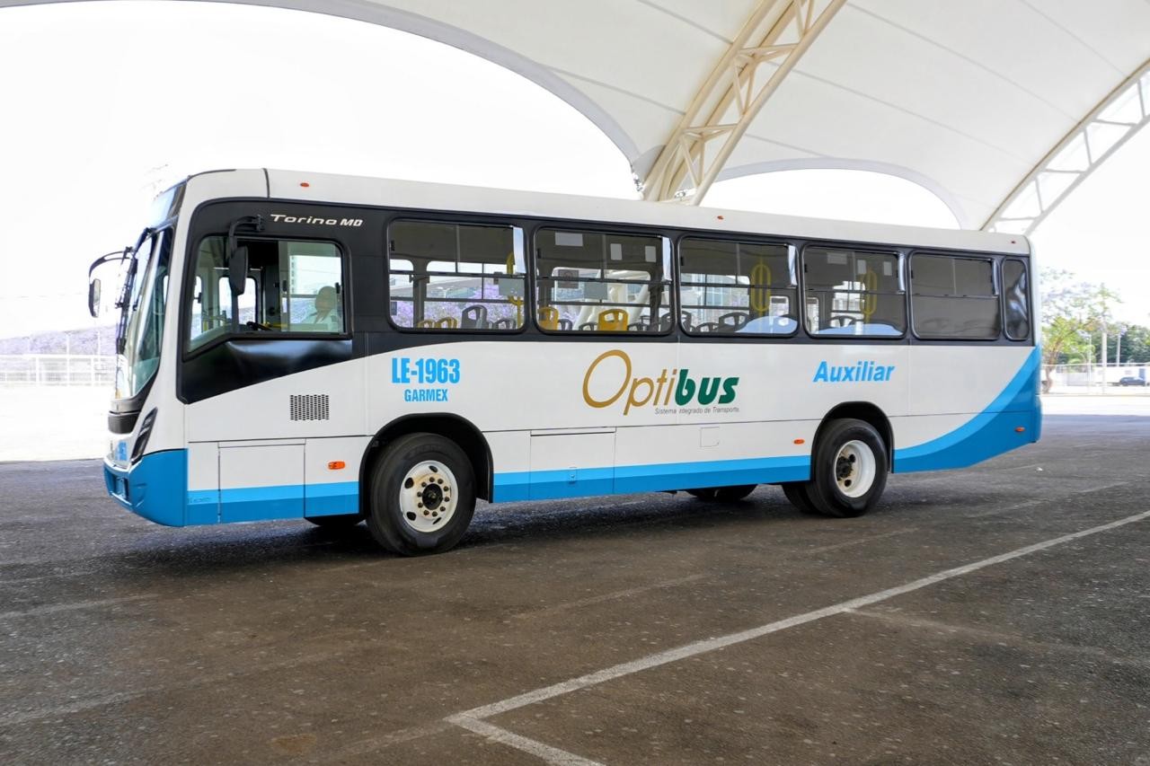 León estrena 30 nuevos autobuses del transporte público