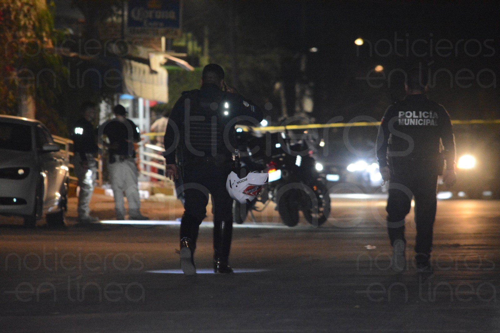 Policía de León detiene un auto para revisarlo y recibe una lluvia de balas