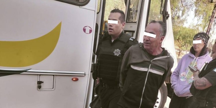 Detienen a hombre por actos lascivos en camión de León; lo sorprendieron frente a menores